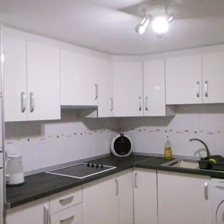 Apartment Immaculate And Modern 1 Bedroomed *