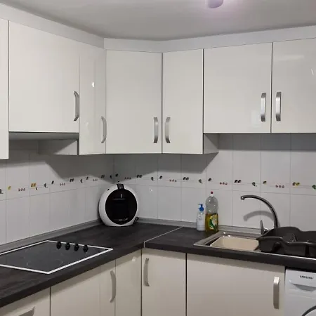 Apartment Immaculate And Modern 1 Bedroomed *