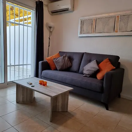 Apartment Immaculate And Modern 1 Bedroomed *